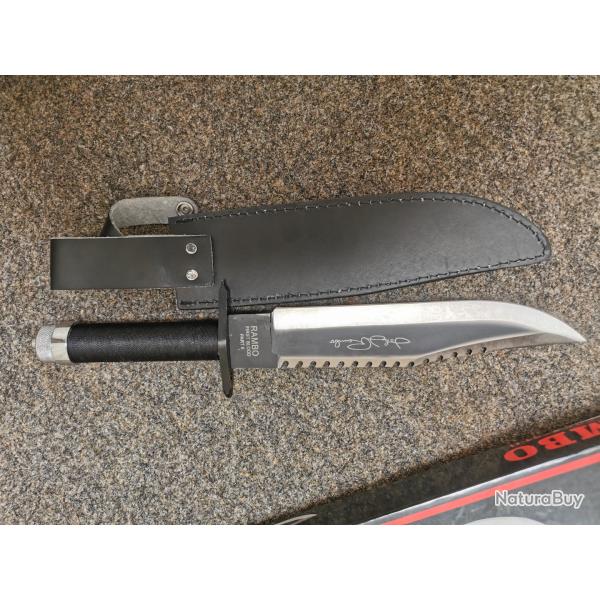Couteau de survie Rambo  II et son tui.