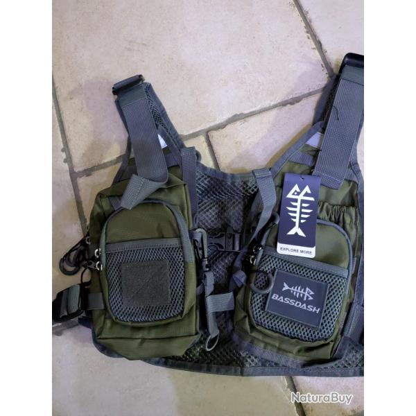 Gilet de pche BASSDASH vert , grande marque canadienne !!