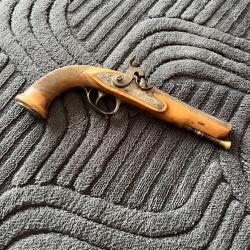 Un joli pistolet de voyage pour gentleman des années 1840 ou 1850.