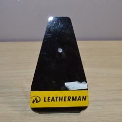 Petit présentoir Leatherman couteau / revolver / sacoche / déco  hauteur 14 cm (22)