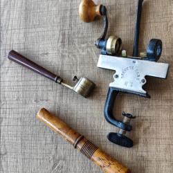 Lot rechargement calibre 16 (sertisseur+bourroir+dosette poudre et plomb)