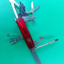 VICTORINOX  HUNTSMAN  TRANSLUCIDE  .  BEL  ETAT . COMPLET  . BELLE PIECE  .