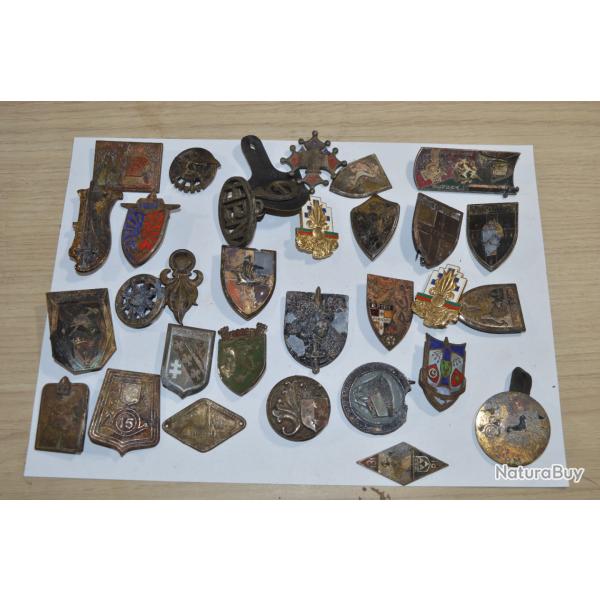 Lot d'insignes Militaires HS / jus 46 R / Charleville / CRS39/ 23RI/10RI (23)