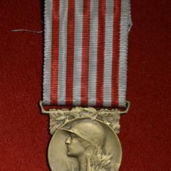 MEDAILLE COMMEMORATIVE-MODULE DE MORLON-GUERRE 1914/1918-POINCON JANVIER BERCHOT