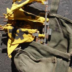 pochette avec fanions en tissus