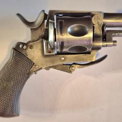 Revolver 320 propre sans corrosion 6 coups fonctionnement parfait