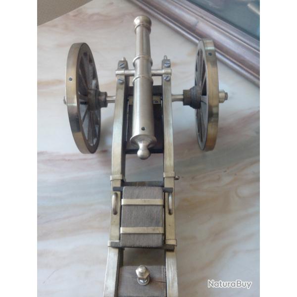 Reproduction d'un canon d'artillerie