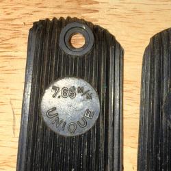 PAIRE DE PLAQUETTES PISTOLET UNIQUE 7.65 EN BAKELITE