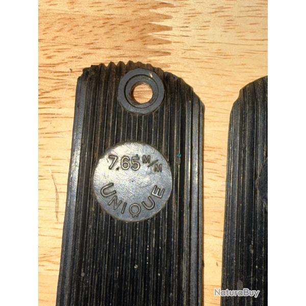 PAIRE DE PLAQUETTES PISTOLET UNIQUE 7.65 EN BAKELITE