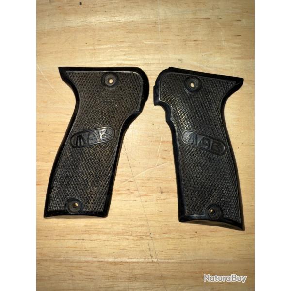 PAIRE DE PLAQUETTES PISTOLET MAB  POUR 7.65 MM