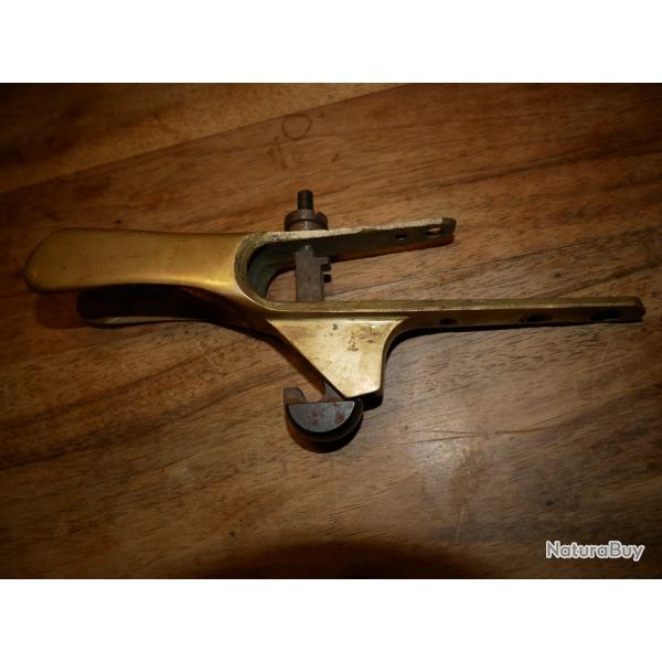 Mcanisme de fixation pour crosse d'paulement de revolver  poudre noire type COLT