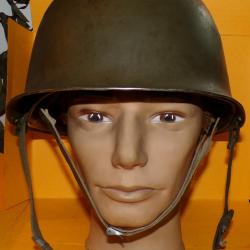 CASQUE MILITAIRE LOURD MODELE 1951 DE L'ARMEE FRANCAISE  , FABRICATION FRANCAISE  , AVEC SON SOUS CA