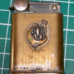 21 EME RTA BRIQUET AVEC INSIGNE 21 EME REGIMENT TIRAILLEURS ALGERIENS, INDOCHINE
