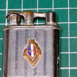 BATAILLON FRANÇAIS GUERRE DE COREE BRIQUET AVEC INSIGNE