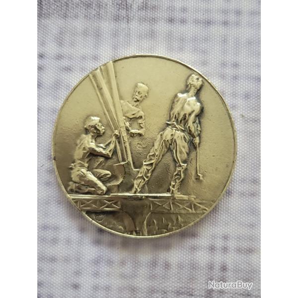 Cette mdaille excute par le graveur Charles Trotin fut probablement donne comme souvenir