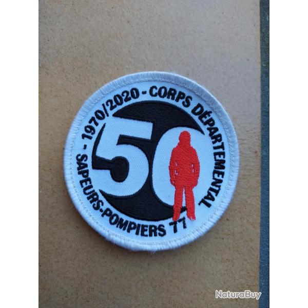 PATCH ECUSSON SAPEUR POMPIER 77 ECUSSON COMMEMORATIF CORPS DEPARTEMENTALE 50ANS 1970 / 2020