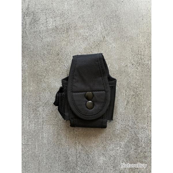 Porte menottes administrative