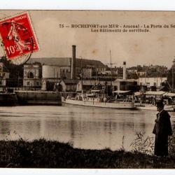 CPA - MARINE MILITAIRE "ROCHFORT-sur-MER -Arsenal-La Porte du Soleil Les Batiment de servitudeN°1202