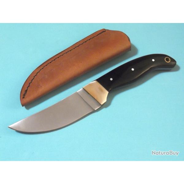 Couteau Skinner Rando Bushcraft Lame Acier Inoxydable Satin Manche Corne de Buffle Etui Cuir