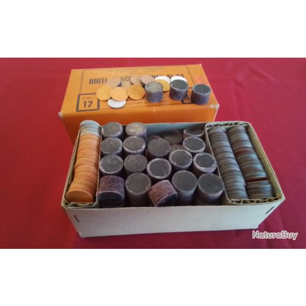 Boite complte d'accessoires calibre 12 bourres et cartons .