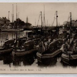 CPA - MARINE MILITAIRE - " DEAUVILLE " Torpilleur dans les Bassins N&deg;1261