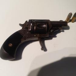 Très beau puppy en 320 renové par un passioné avec ses 6 munitions et sa boîte dorigine