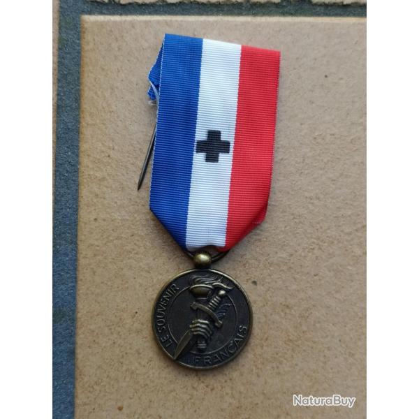 MEDAILLE COMMEMORATIVE LE SOUVENIR FRANCAIS ANNEE 1999 ATTRIBUEE