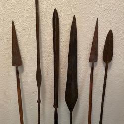 Rare collection de 6 lances africaines dont 2 Masai (une Lion Spear ), 3 Soudanaises, 1 Ngombe