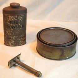 US ARMY - flacon métal foot powder boite + cirage US impregnite shoes et rasoir NORMANDIE WWII