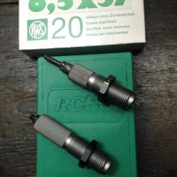 Jeux d'outils et une boite de douilles en 6.5x57.