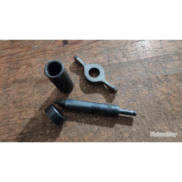 Outils d'amorage et dsamorage de cartouche de chasse calibre 16  percussion centrale