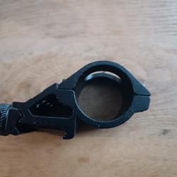 Support pour lampe tactique
