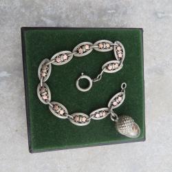 Ancienne chaine de montre à gousset en argent a maille filigrane, ornée d'un pendentif Gland (XXé)
