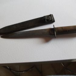 LOT EQUIPEMENT MILITAIRE COUTEAU DE COMBAT ??? GUERRE 14/18 OU 39/45