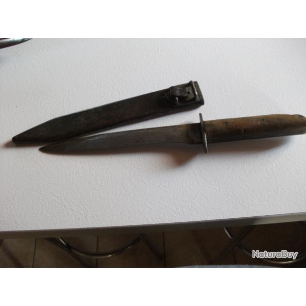 LOT EQUIPEMENT MILITAIRE COUTEAU DE COMBAT ??? GUERRE 14/18 OU 39/45
