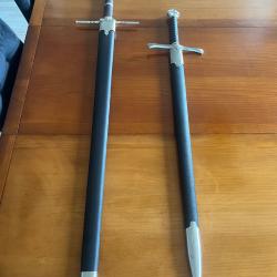 Lot épée. Une de chevalier et une de the witcher.