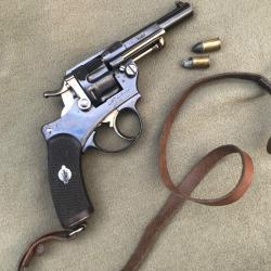 Revolver modèle 1874 réglementaire ( manufacture d'armes de Saint Étienne ).
