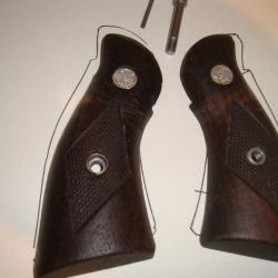 PLAQUETTE ¨POUR REVOLVER RUGER MOD ? VOIR COTES