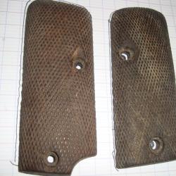 PLAQUETTE POUR PISTOLET RUBY   VOIR COTES