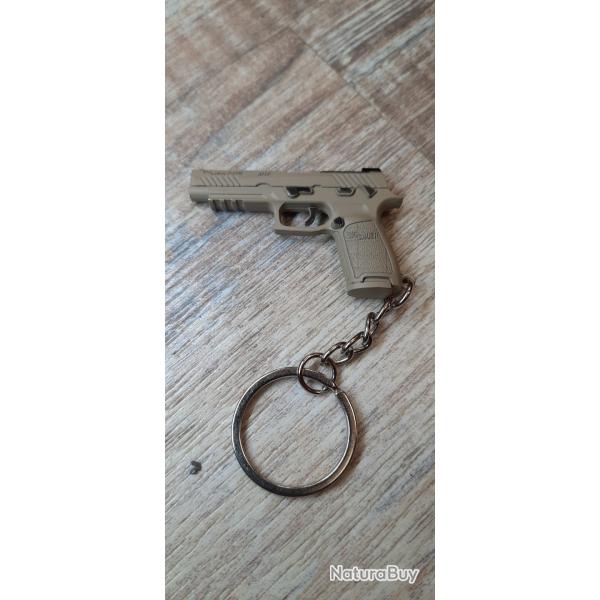 PORTE CLES ARME 7