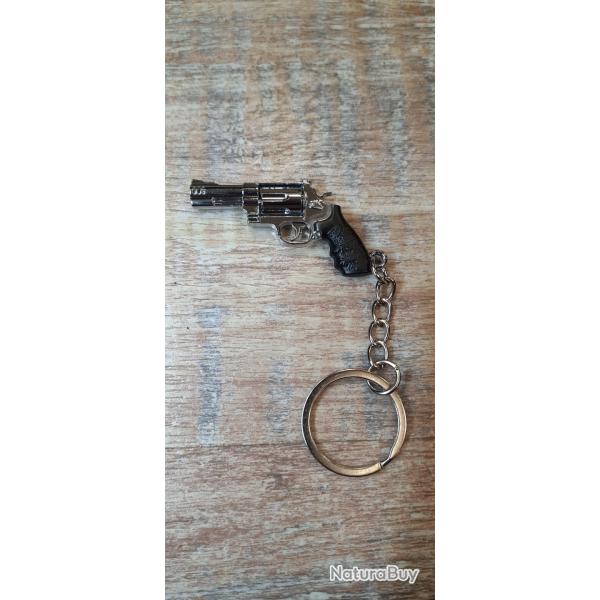 PORTE CLES ARME 9