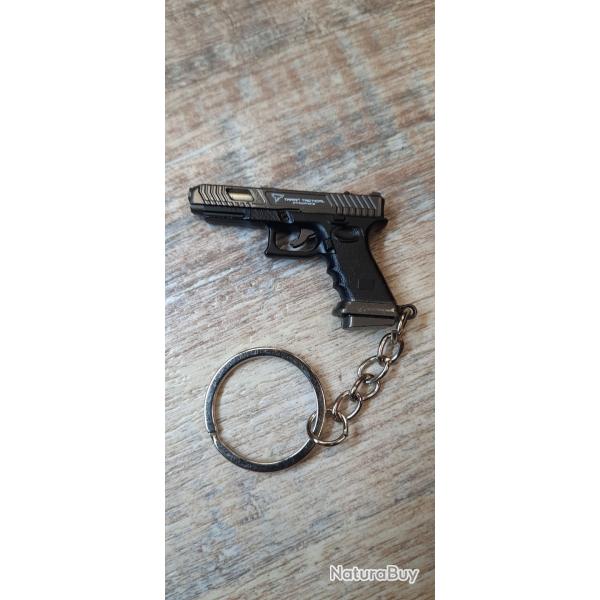 PORTE CLES ARME 11