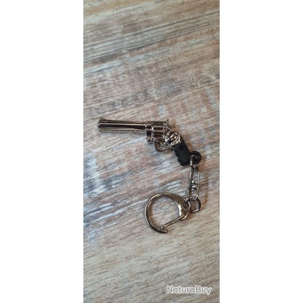 PORTE CLES ARME 13