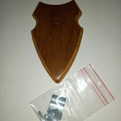 Ecusson pour chevreuil  TBE avec pince métal de fixation