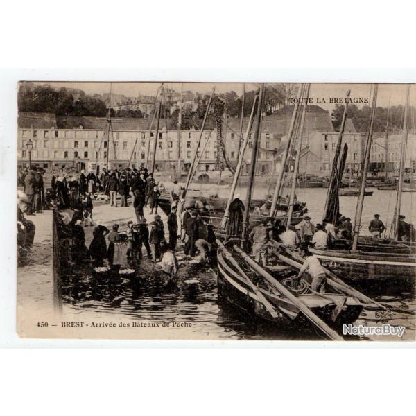 CPA -BREST - Arrive des Bateaux de Peche N1232