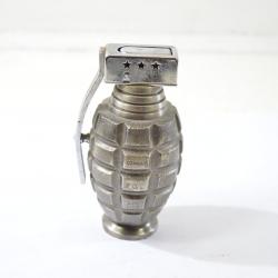 Briquet en forme de grenade. Souvenir de foyer militaire années 1980. JAPAN PGL. Service militaire