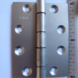 Charnières en INOX A4 MARIN (316L) - Dimensions : 7,5 cm x 10 cm - Épaisseur : 3 mm - Quantité : 2