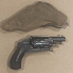 revolver hammerless calibre 6 mm Velodog + bourse type porte-monnaie cuir