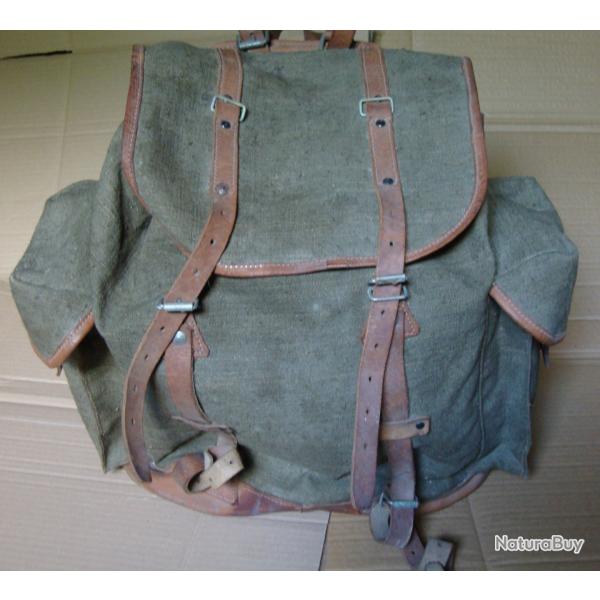 ww2  Allemagne sac  dos militaire avec 2 marquages.