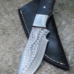 Skinner Couteau de Chasse Damas Lame 256 Couches Manche Bois/Micarta Fabr Artisanale Etui Cuir